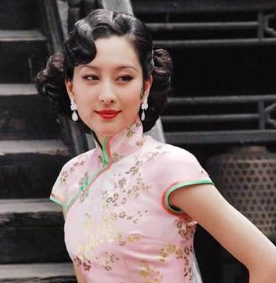 出道就演女一号的她,走红后却仍住在地下室,如今逆袭成人生赢家