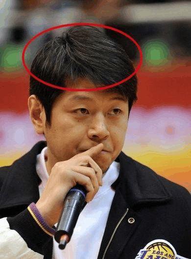 妻子病逝一夜白头,替爱妻养父母,蝶后感动以身相许