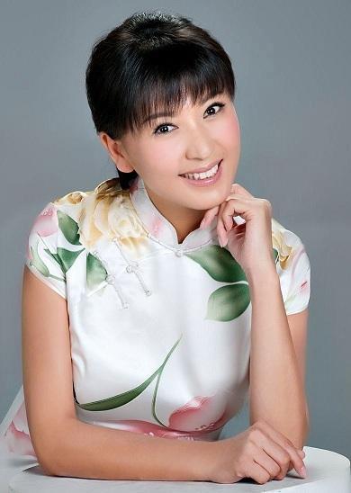 闫学晶一家近照曝光,背后势很强大,连小沈阳都给她丈夫打过工?