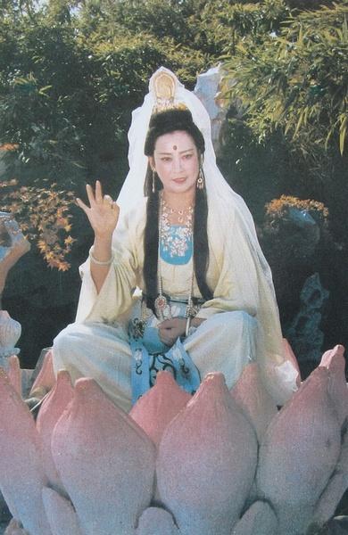 一个小细节说明观音与如来的地位平等只有他们两人有这个待遇