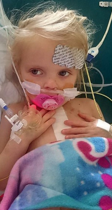 医生建议引产心脏发育不全的胎儿,母亲坚持将她诞下