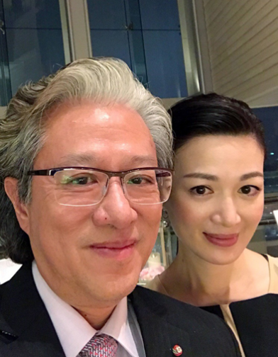 "双儿"陈少霞和老公合体出席活动,被赞好有夫妻相!