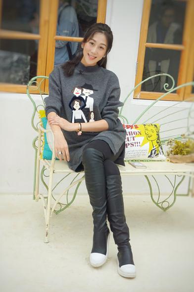 蒋丽莎现身,一双大长腿惹人醉,网友:难怪陈浩民忍不住生四个!