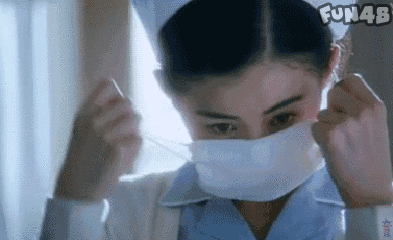 女星戴护士帽,张韶涵甜美可人,李小璐灵气十足,而她成了经典!