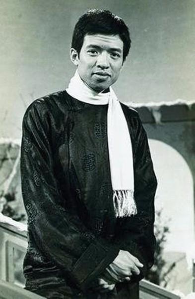 因饰演"欢喜哥"大受欢迎,没想到他的背景更让人倒吸一口凉气