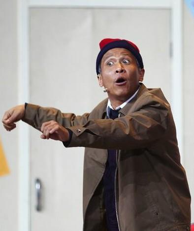 同事赵本山徒弟,一个淡出娱乐圈,一个豪车多的家里停不下!