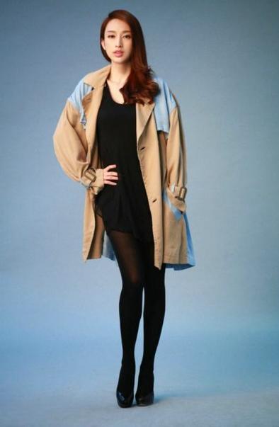 张俪这胯也太宽了吧!薄纱裙都要撑破了,网友:朱镇模能hold住么