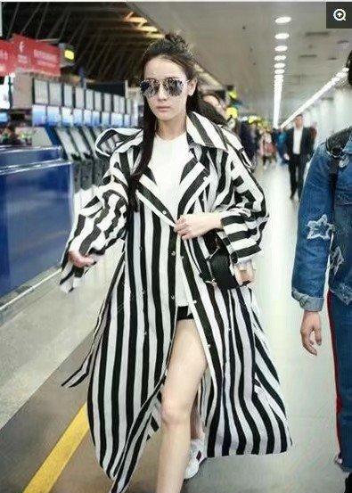 辣眼睛,我们的迪丽热巴既然露出了三角裤