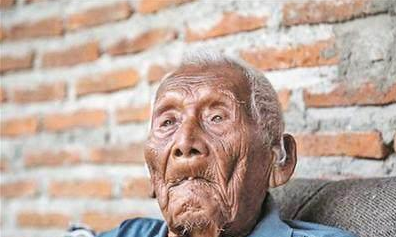 出生于同治年间,娶了4个妻子,122岁就开始等死,最后活了146岁