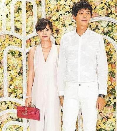 又一男星被戴帽阿信被15年女友背叛3亿房产均在女方名下