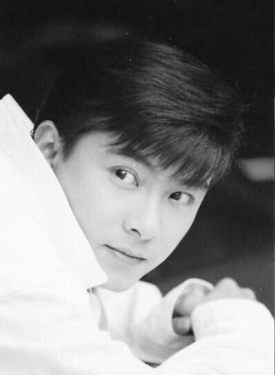 那些你以为很丑的男明星,他们年轻时的颜值真的可以撩到你腿软