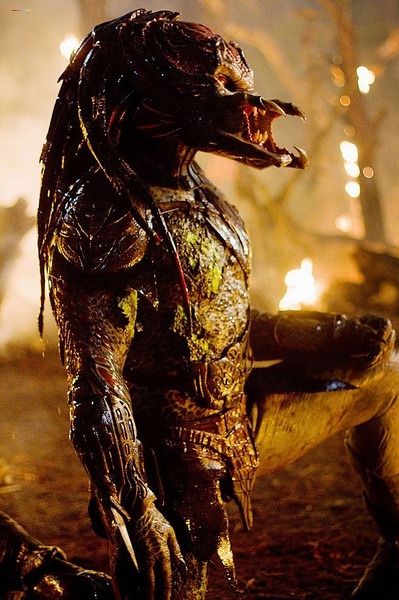 此7人在回家途中发现山岗丛林中有一怪人,和他交流后,吓坏众人