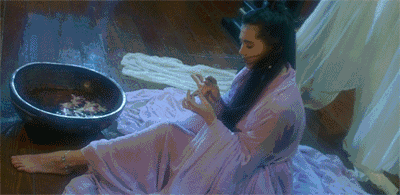 作为一个没啥钱的老男人,我谈的情拍的拖也许很少,但中的枪挨的刀受的