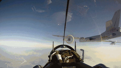 长空之吻!看高清歼10空中加油动图,酷毙了!