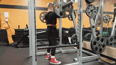 如果看了少年的日常训练，你就发现他的每个动作标准度都堪称教科书级别。