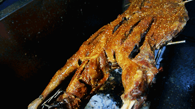 火热寒冬小太阳,就是这只烤全羊!皮脆肉嫩,酥软多汁!