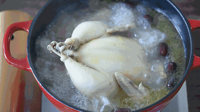 后来回家自己又炖了一锅,腥味重得想吐,这才知道老太太为什么偷偷倒汤