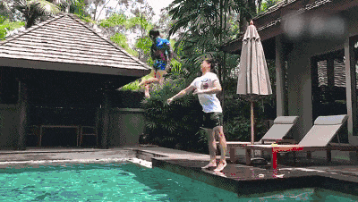 刘璇儿子不到3岁练体操,小亮仔360°旋转垂直跳进泳池