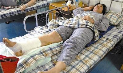 我摔伤住院,儿媳却出门旅行,丢下孩子让我带,出院后我感激儿媳