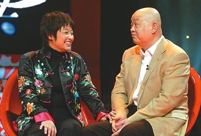 和老婆相爱20多年,42岁患癌去世,儿子长相像足了他|傅彪|张秋芳|傅子