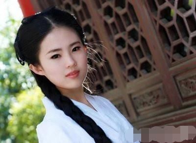 李之问刚走了几天,聂胜琼便一日不见如隔三秋地想念起他来,实在熬不住