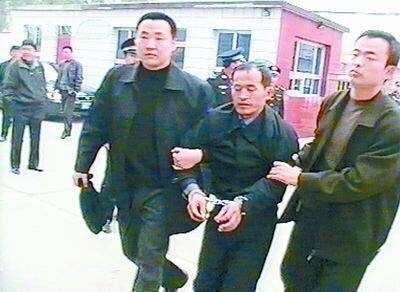 中国第一连环杀手，三年时间里杀害67人，被捕后他这样说|杨新海|连环杀手|被捕_新浪新闻