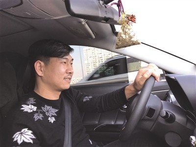 网约车司机一天16小时与车为伴