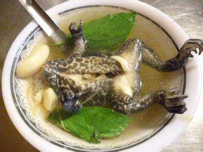 孕妇天天喝青蛙汤, 宝宝出生后, 看到宝宝吓得晕了过去