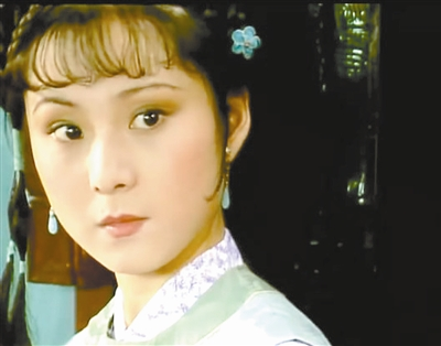 当晴雯被赶出了大观园时,宝玉为什么没有向最宠爱他的贾母求情?