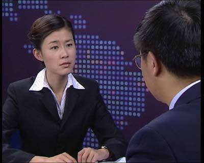 原来梁宏达老婆是漂亮的新闻联播主持人,遗憾的是至今都没有孩子