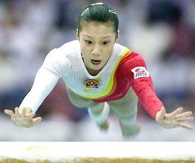 董芳霄:双腿残疾许多人都曾夸奖她是一个天赋异禀的姑娘,在董芳霄十二