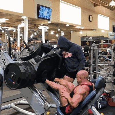 直腿硬拉，做起来也是游刃有余；