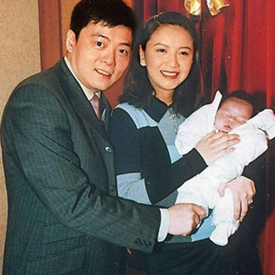 她53岁冻龄如儿子女友却还是输给了刘嘉玲梁朝伟这样评价她