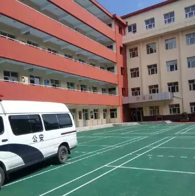 呼市八中一16岁男生从教学楼五楼坠亡公安机关已介入调查