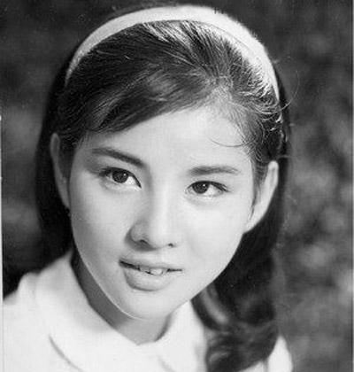 水崎秀子当上高官阔太太,生活富足美满!