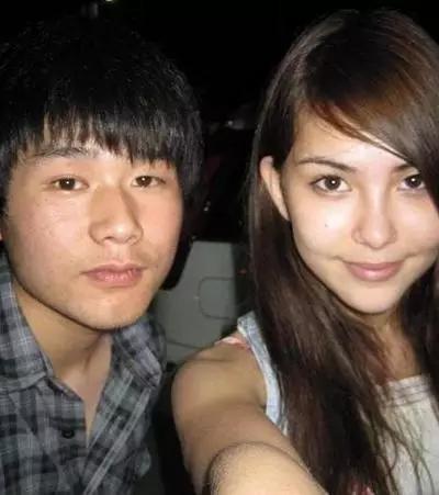 有点担心wuli小小周····甜馨的妈妈也深爱美瞳,刚出道时李小璐