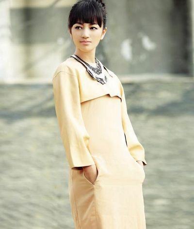 《猎场》里跑龙套,真实身份令人侧目,原来半个华谊都是她的|罗海琼