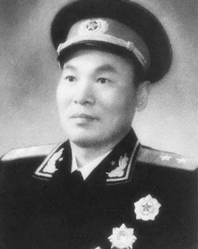 在新中国的开国上将中,有两位上将出自同一个班,分别是韩先楚和刘震