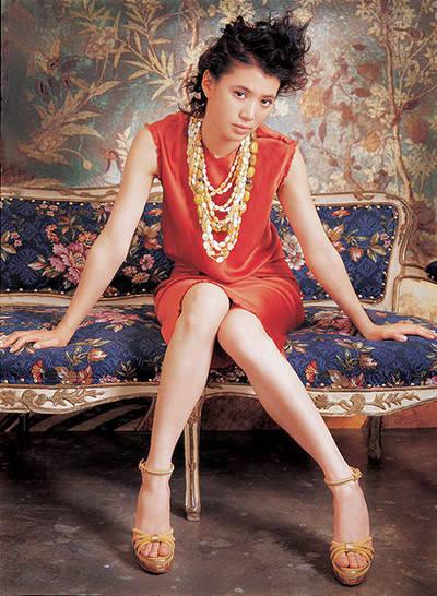 袁泉是娱乐圈中的"大长腿"女神, 那是你没见过年轻时的袁咏仪