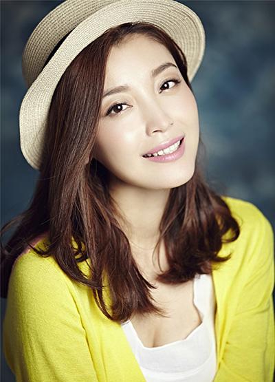 28岁女总监拒绝与厂工相亲,被母亲骂丢人现眼|刘婷|总监|母亲_新浪