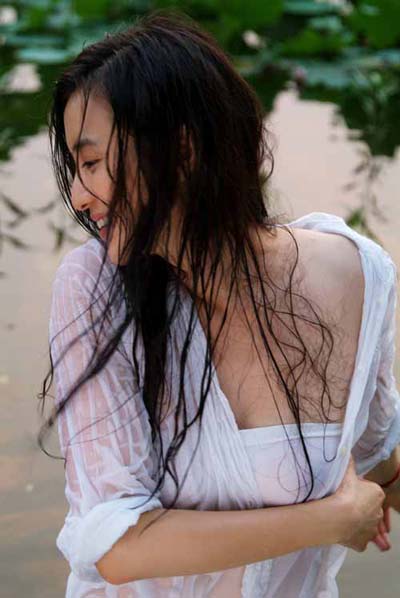 她演戏尺度大到连对手都害羞,如今37岁恋爱不断就是不结婚!