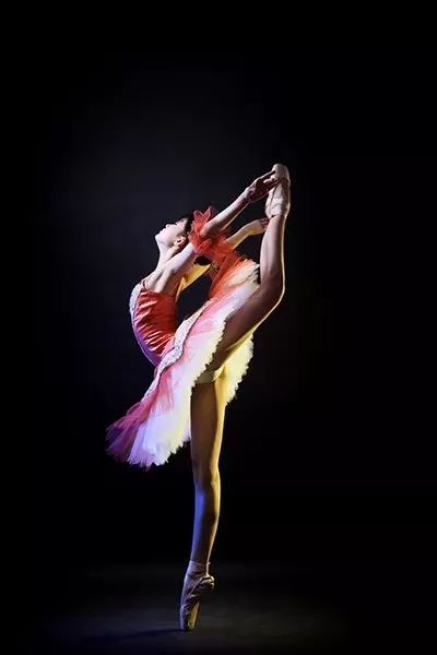 刀尖上的舞蹈疼痛而残忍的美瑜伽助我拿下白天鹅67