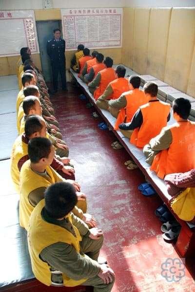 湖北"射钉枪案"嫌犯在看守所用湿纸巾自杀,他是如何做到的?