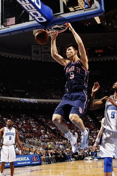 组图:易建联nba生涯经典的暴扣瞬间,阿联原来这么霸气!