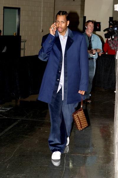 艾弗森西装牛仔诠释另类帅气