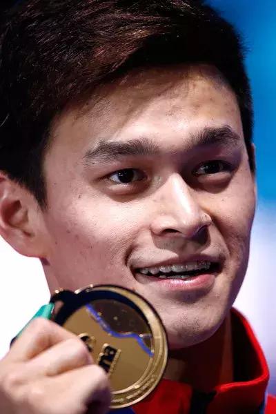 可自从孙杨做了牙齿矫正之后,帅得姐简直认不出了.