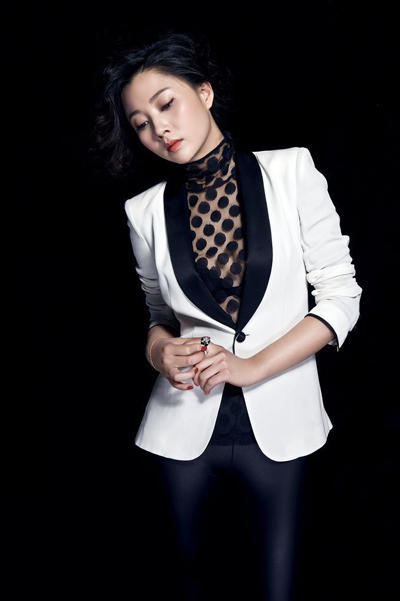 她是视后大满贯,富商老公被抓后只爱不婚,如今38岁美过范冰冰!