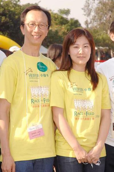 跳水皇后伏明霞嫁大26岁富豪现状发福成大美人老公却日渐消瘦