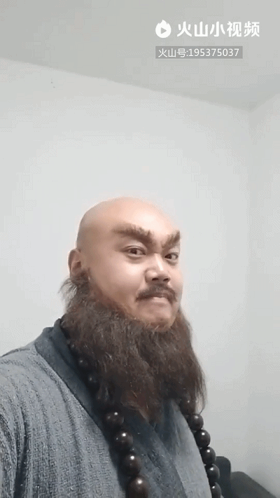 鲁达再世朱龙宝说希望能够借助武汉晚报的平台,向各路高手发出挑战书.