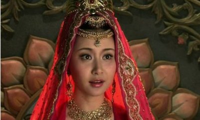 《镜花缘》中的女儿国:男人要涂脂抹粉,还要打耳洞缠足